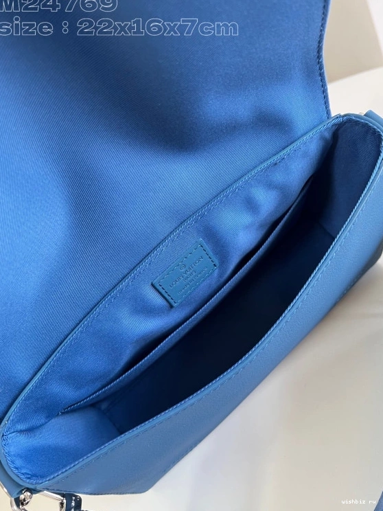 WIS Messenger Takeoff LOUIS PM-22*16.5*7CM VUITTON 0226